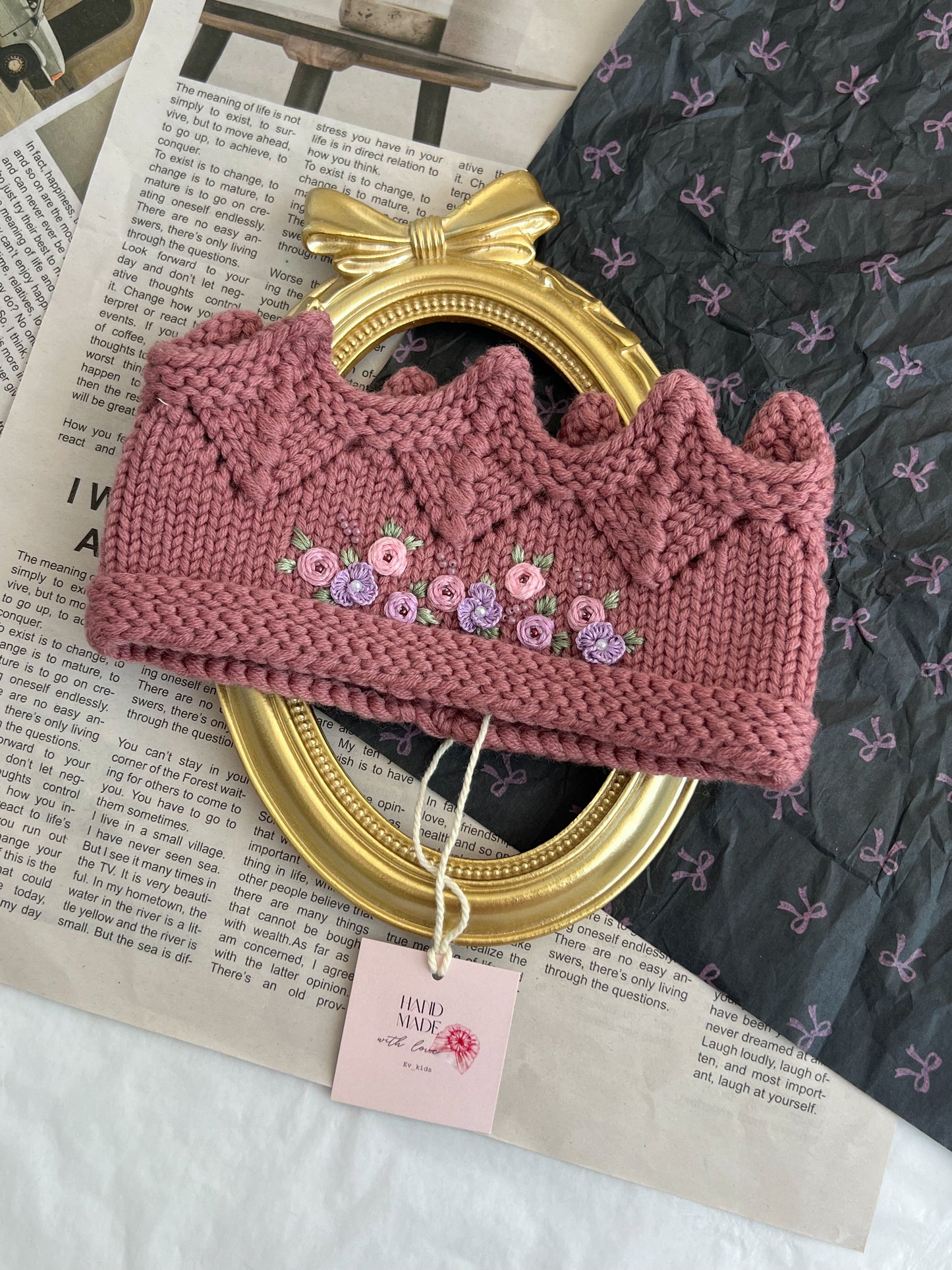 Bentiță tricotată manual tip Coroniță cu Broderie