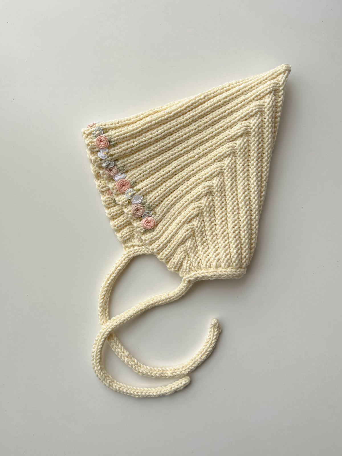 Căciuliță elf cu broderie manuală
