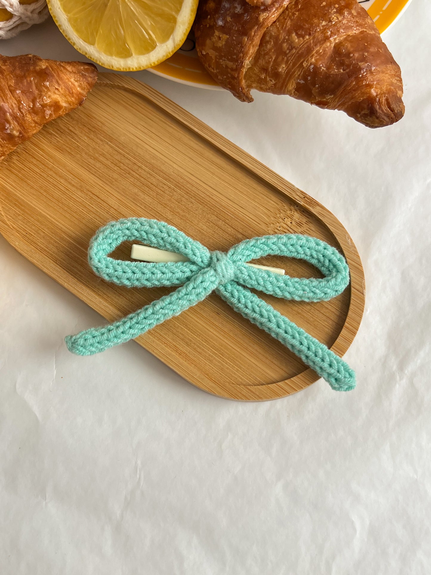 Clame „Bow” — fundiță croșetată