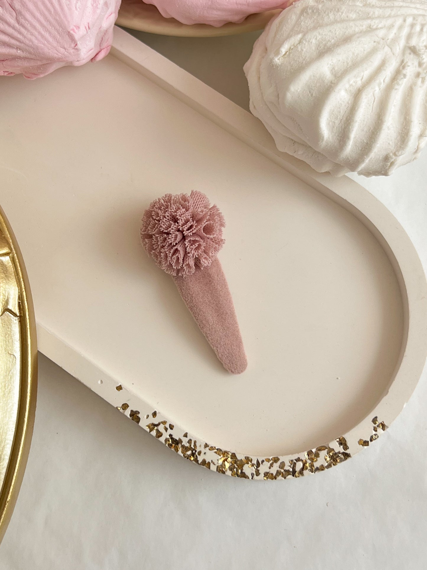 Clame „PomPom Velvet” — roz pudrat