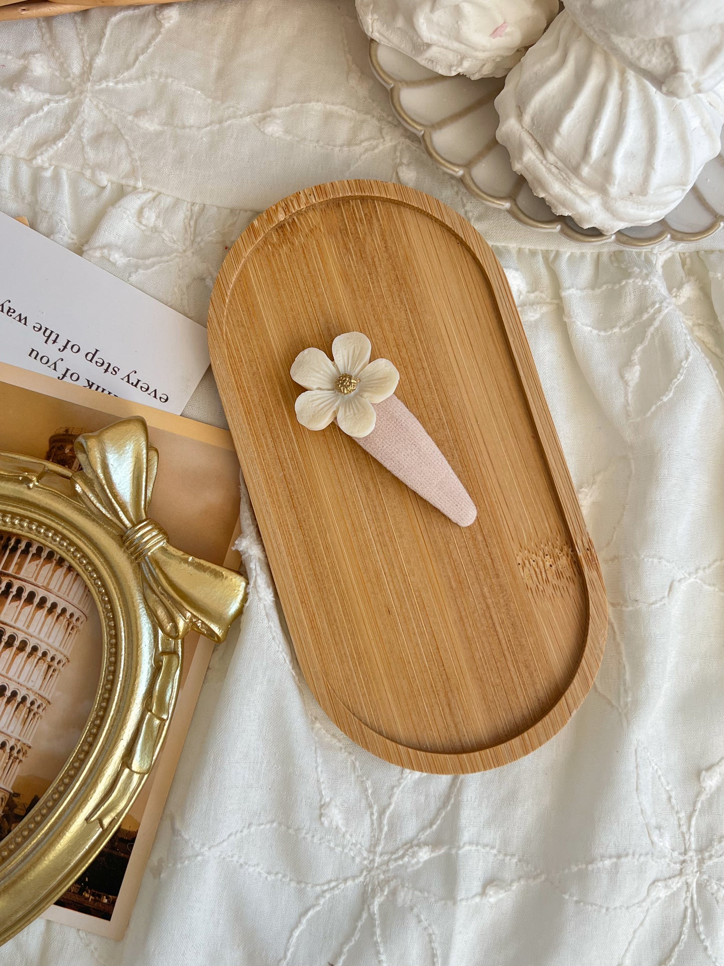 Agrafe — Clay Petal