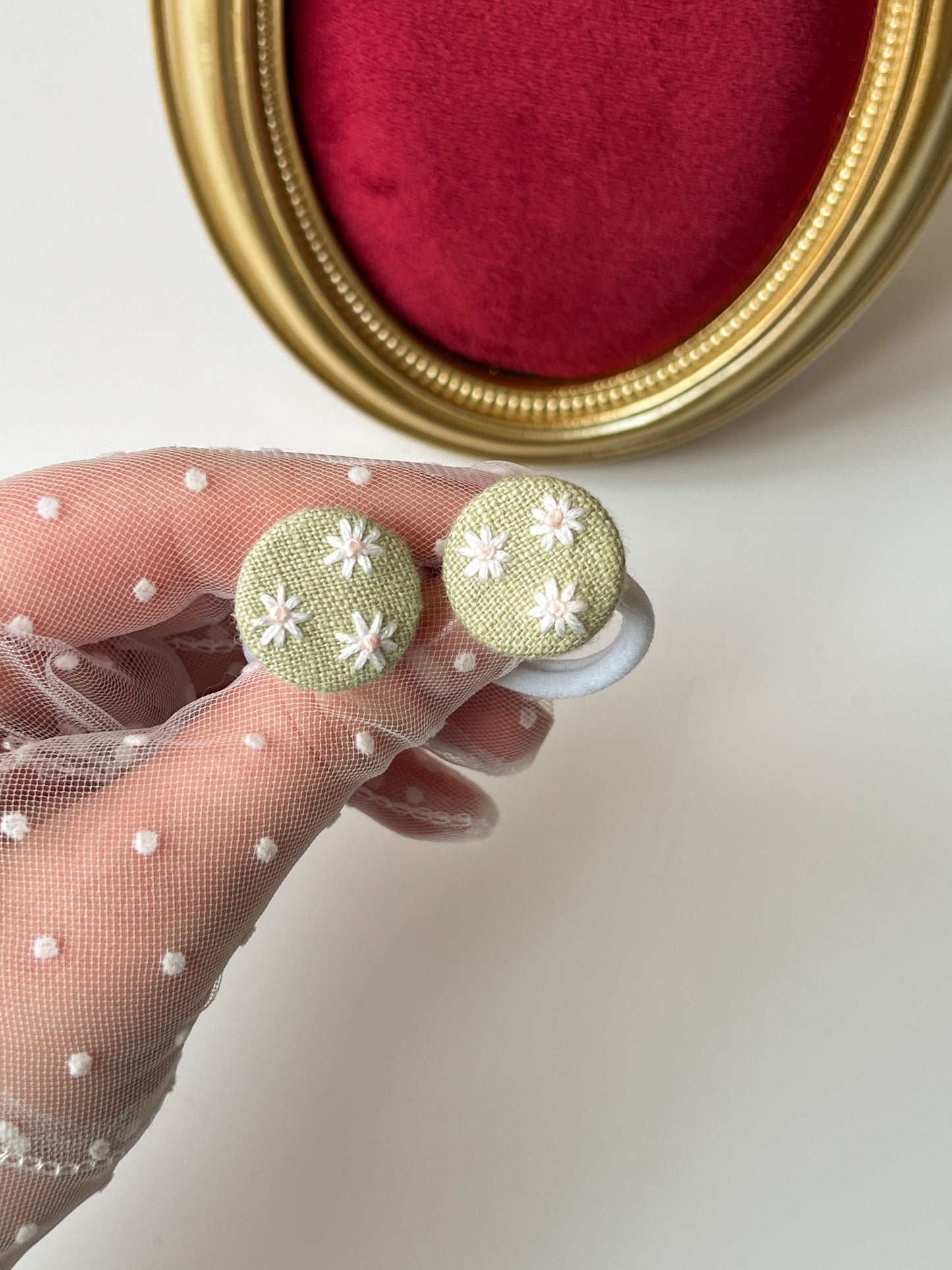 Sage Daisy — Elastice cu broderie manuală