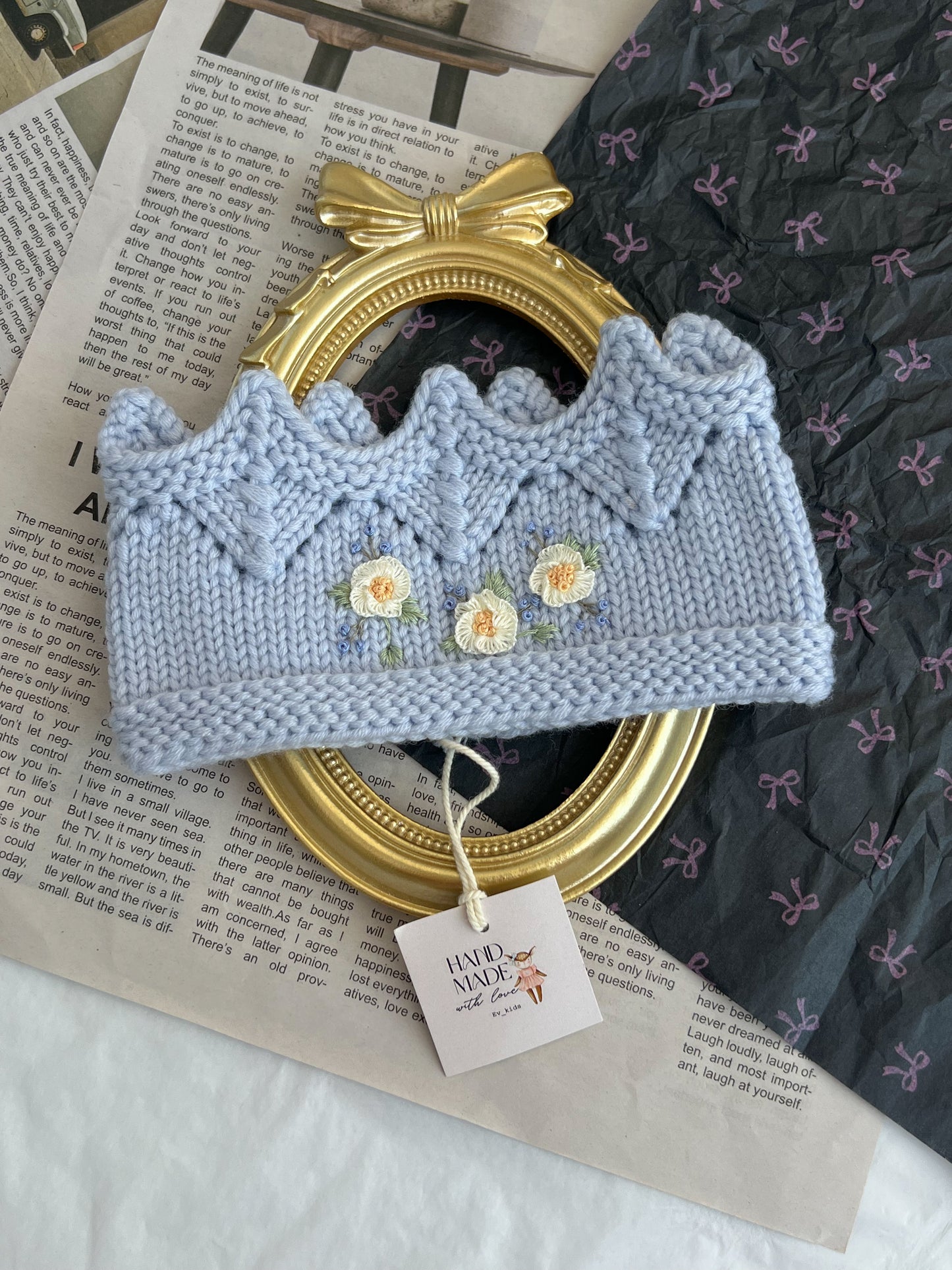 Bentiță tricotată manual tip Coroniță cu Broderie