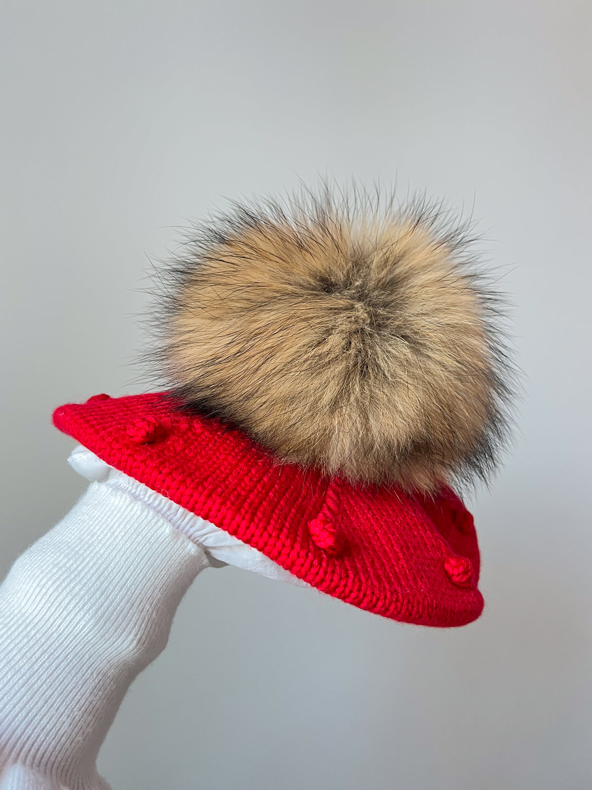 Bereta cu pompon natural