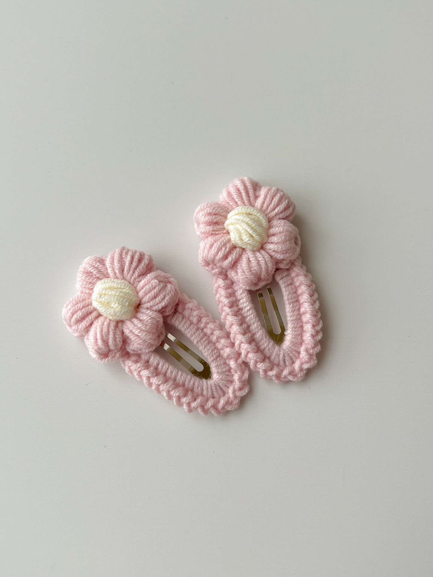 Clame croșetate - floricele pastelate