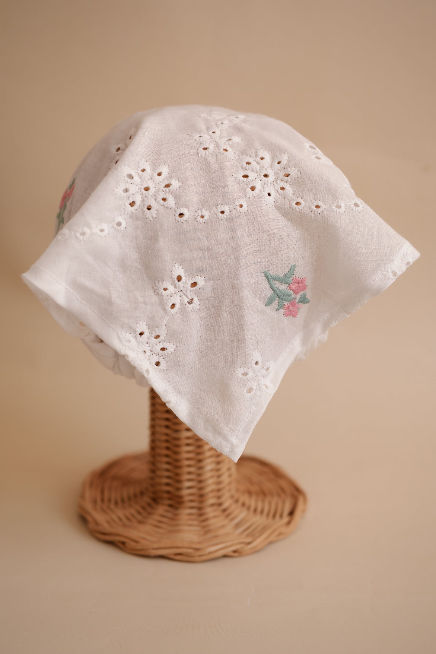 Batistă cu broderie rose