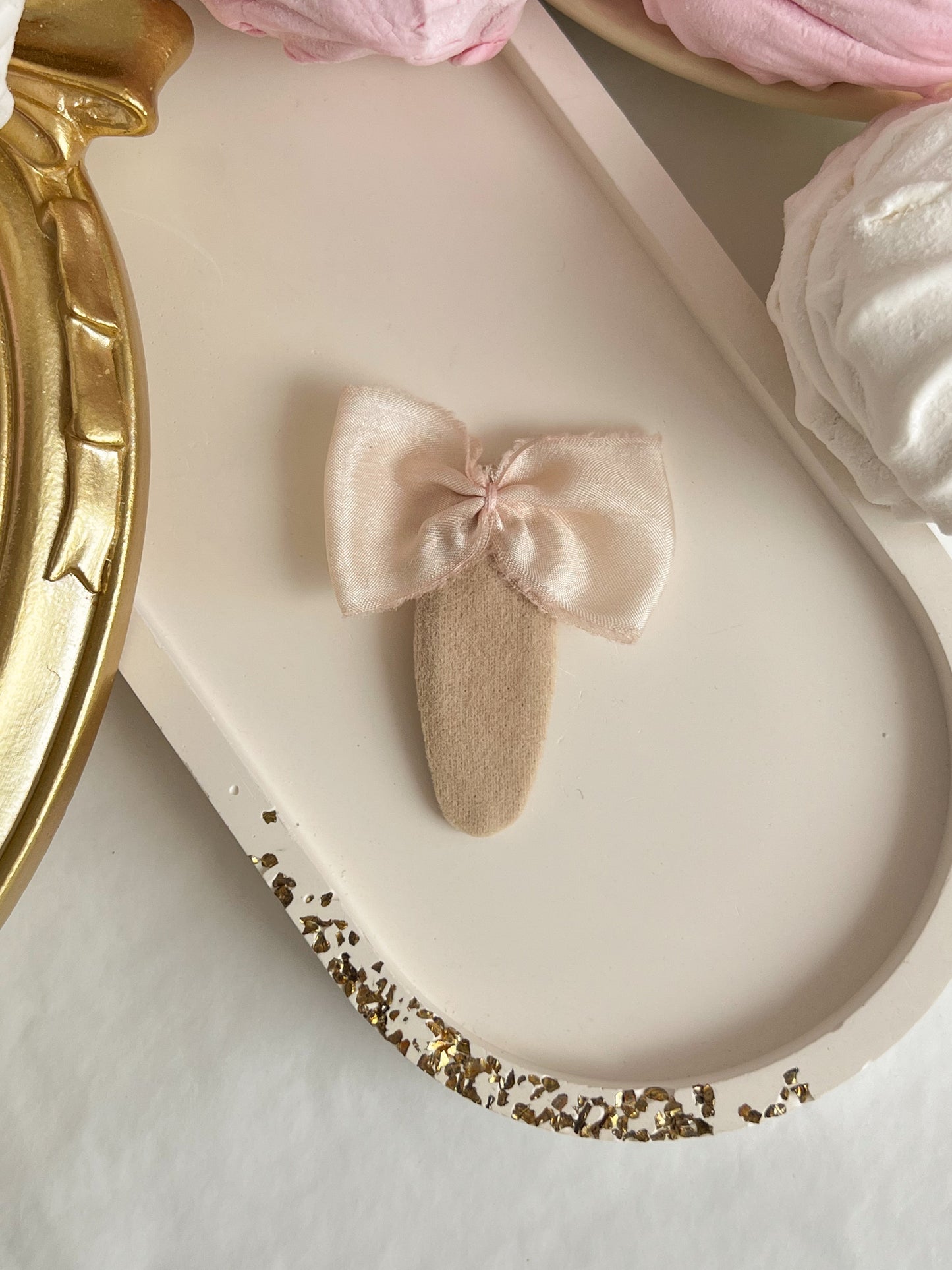 Clame „Silk Bow” — bej