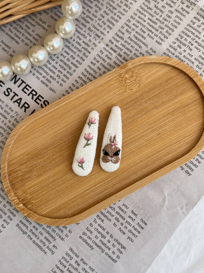 Clamă brodată «Bunny & Bloom»