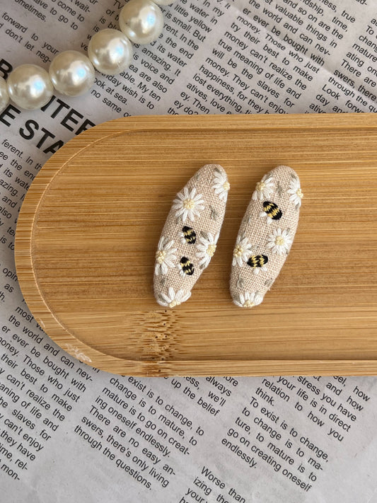 Set clame brodate «Bee & Daisy»