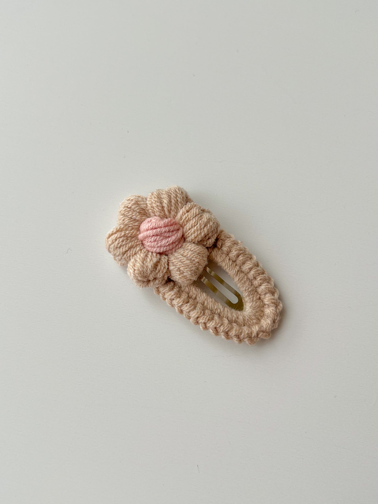Clame croșetate - floricele pastelate
