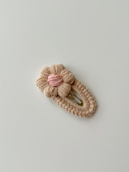 Clame croșetate - floricele pastelate