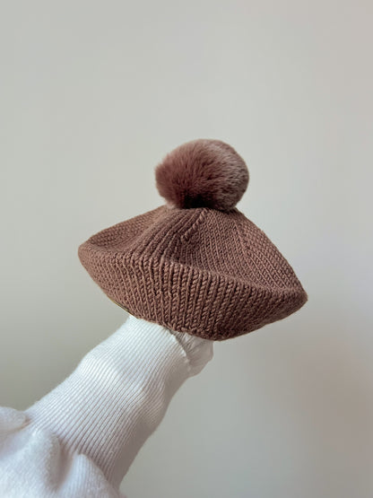 Bereta cu pompon