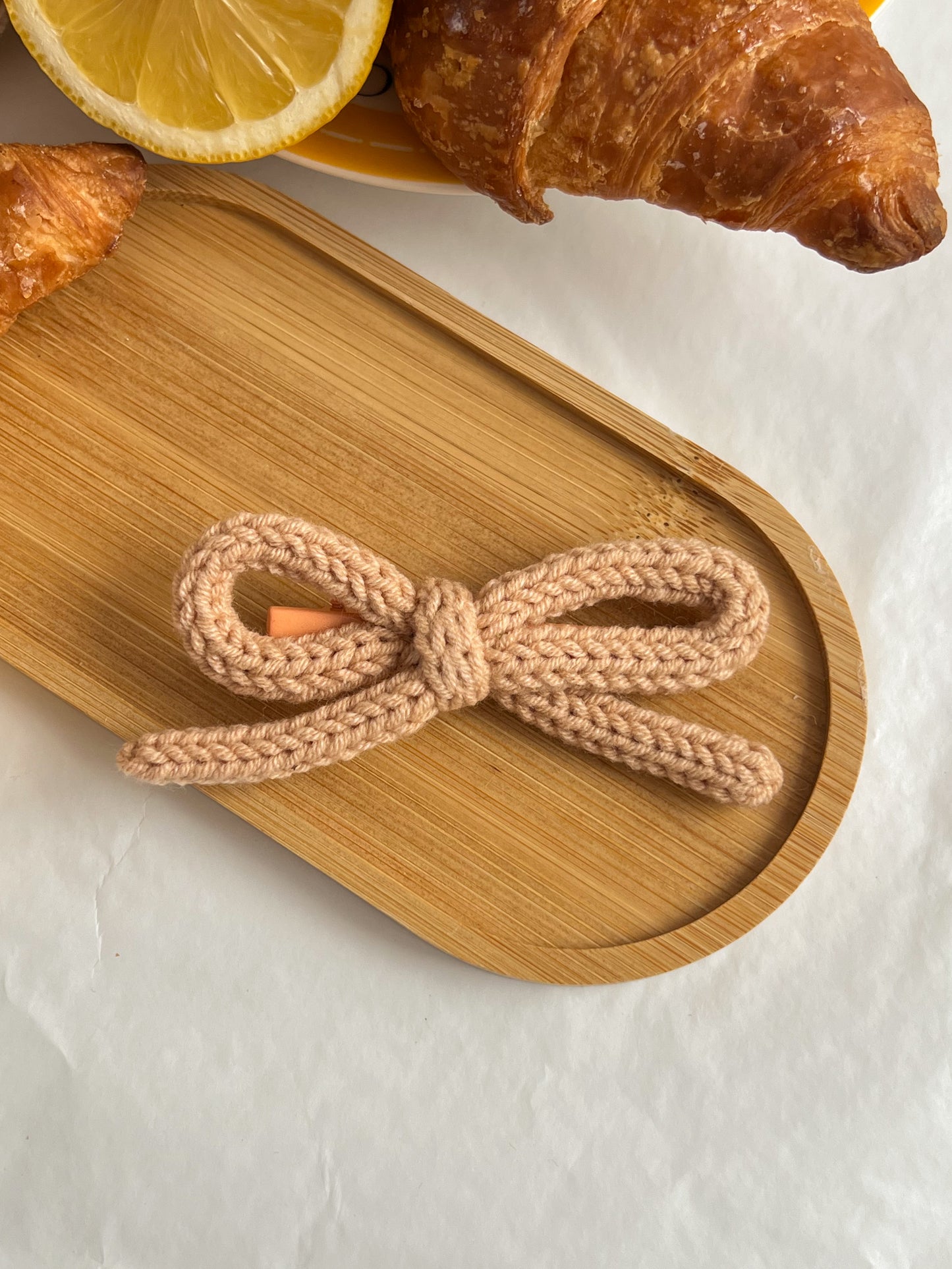 Clame „Bow” — fundiță croșetată