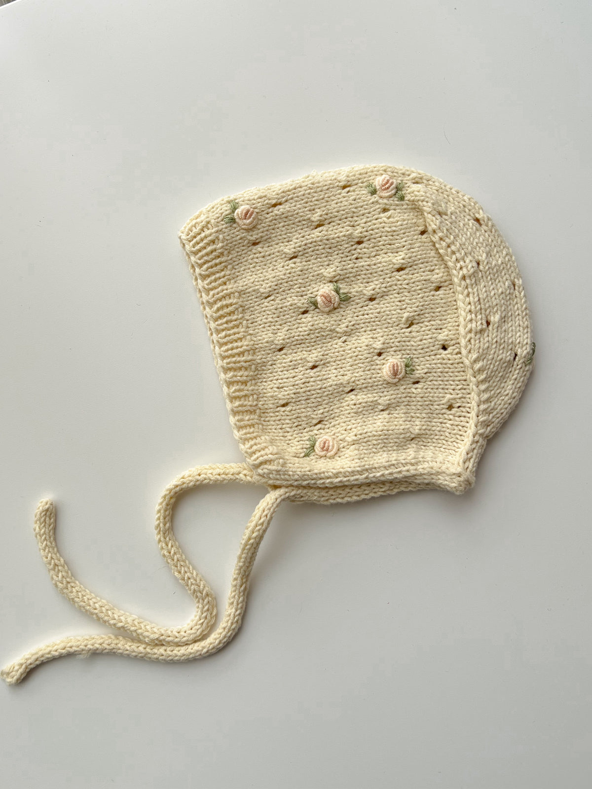 Căciuliță cu broderie manuală