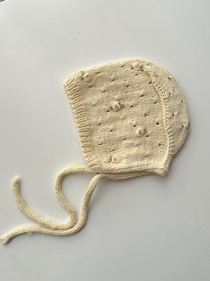 Căciuliță cu broderie manuală