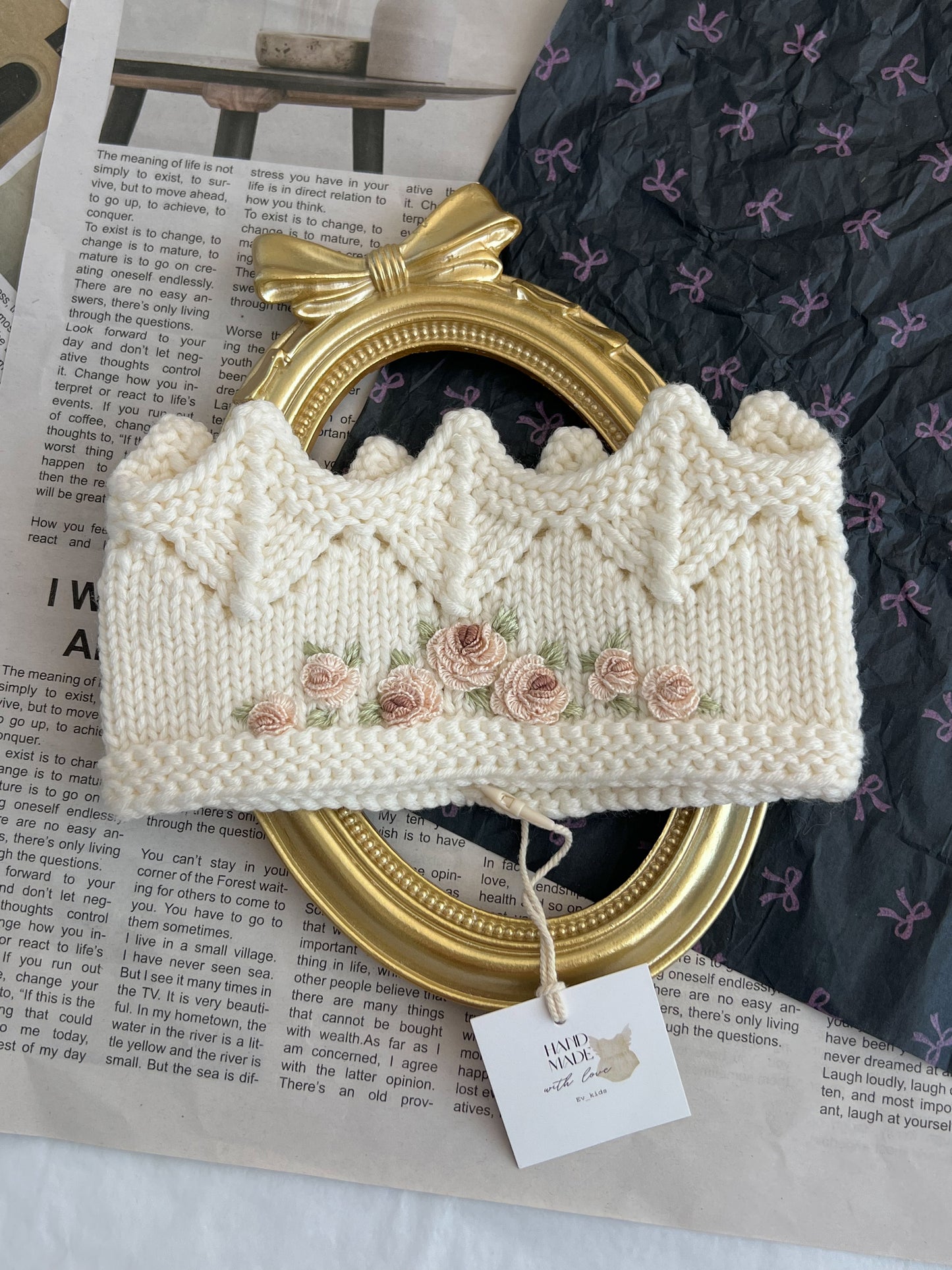 Bentiță tricotată manual tip Coroniță cu Broderie