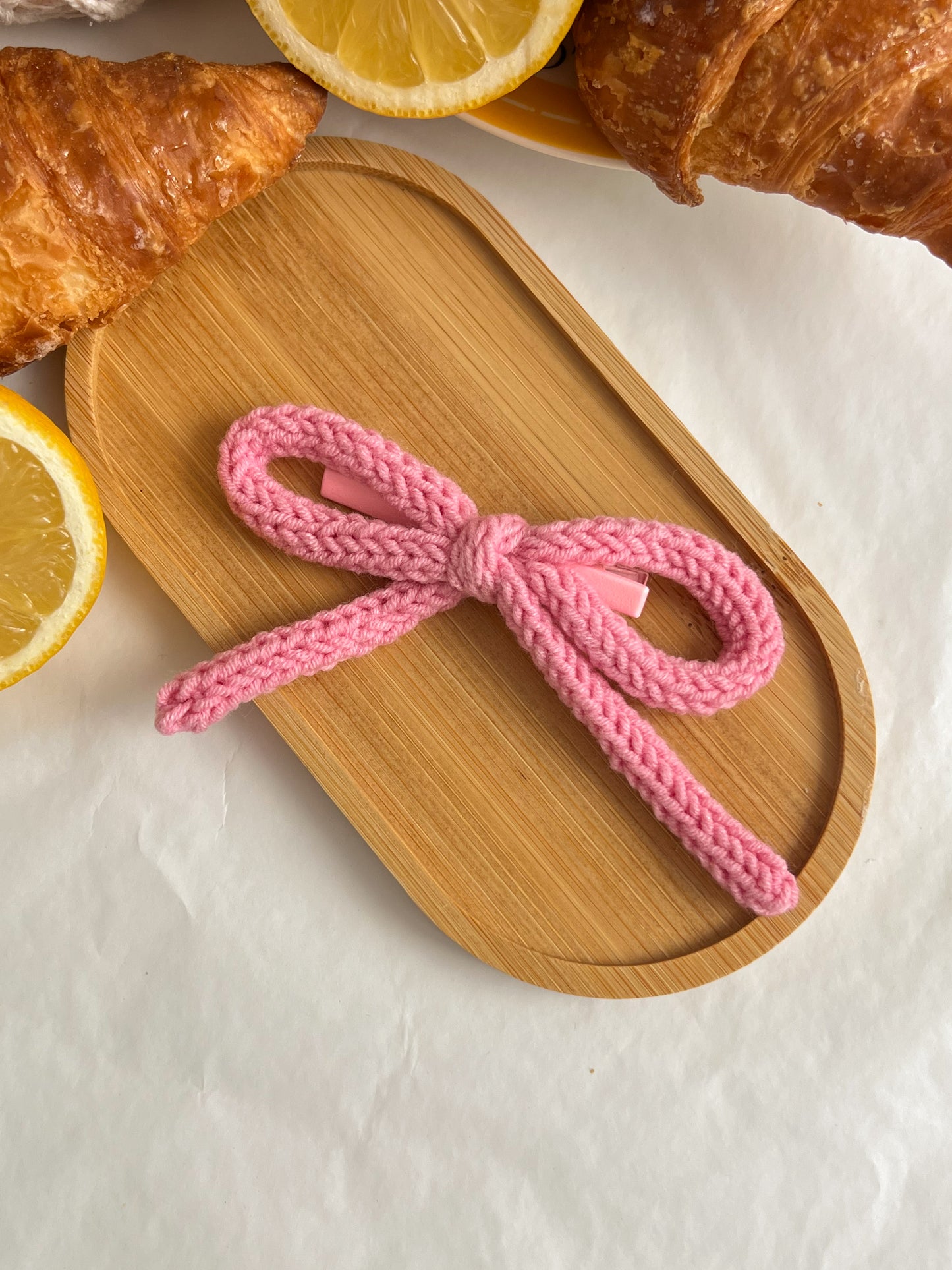 Clame „Bow” — fundiță croșetată