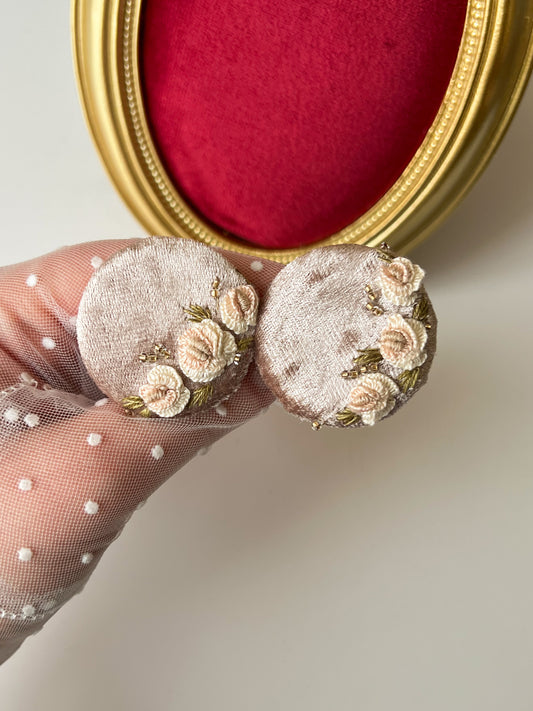 Ivory Garden — Elastice cu broderie manuală