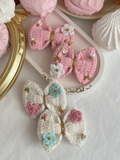 Blossom Bow — Agrafă Croșetată