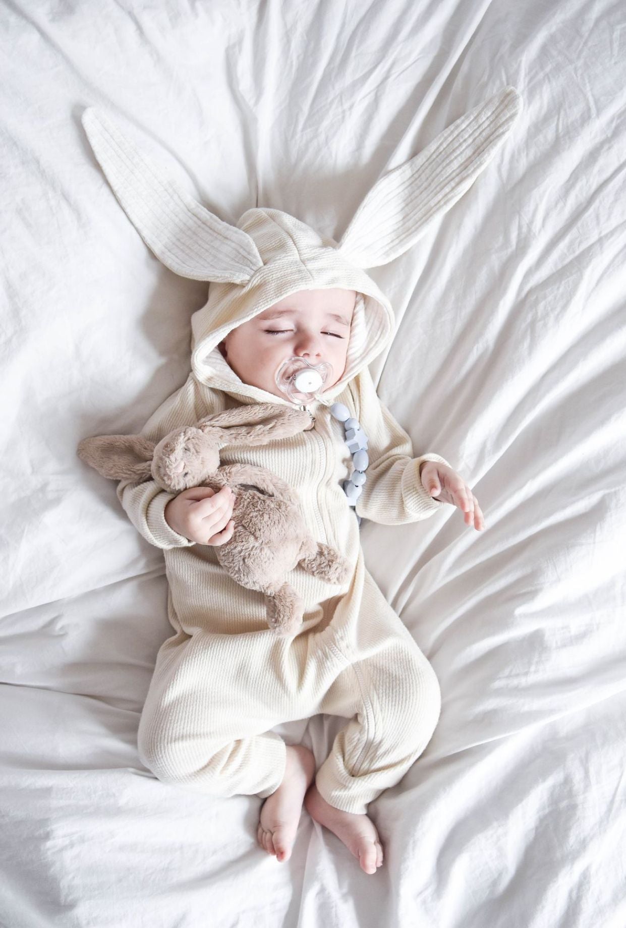 Salopeta pudra - Bunny din bumbac 95% pentru bebelusi