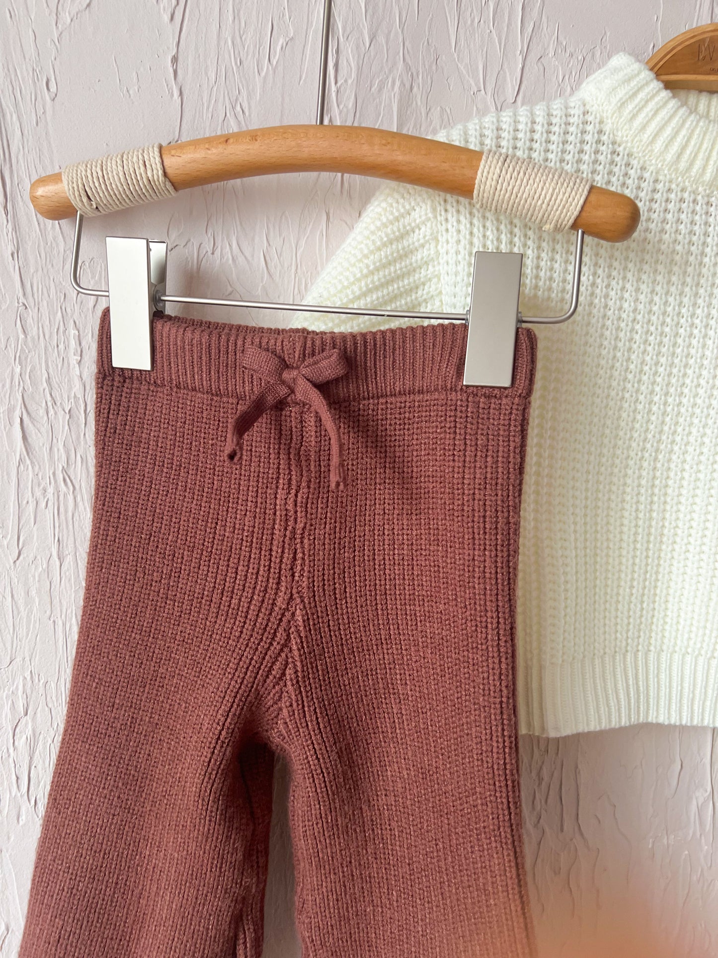 Pantalonii evazati maro 6-9 luni