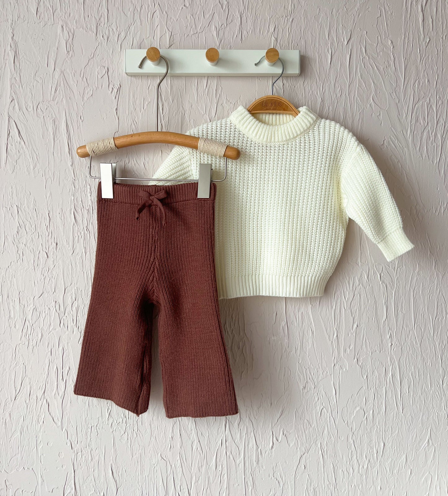 Pantalonii evazati maro 6-9 luni