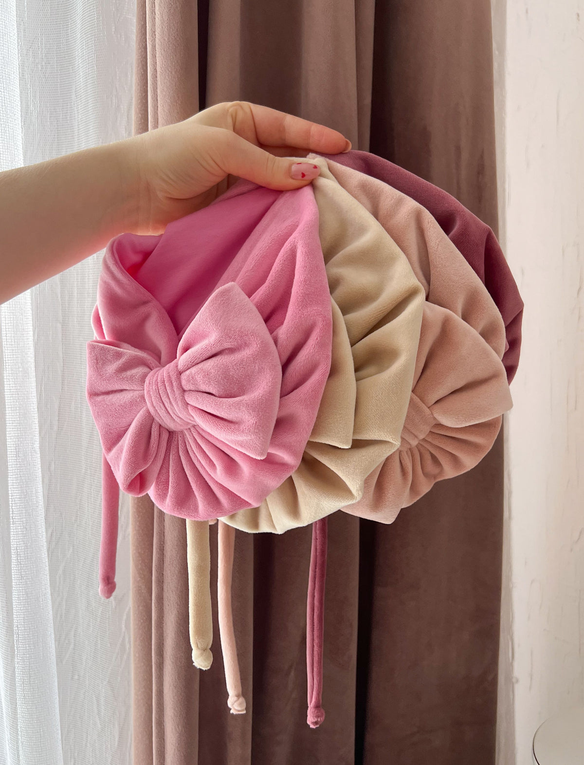 Turban din velur cu fundiță