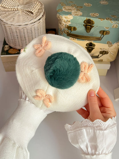 Bereta cu pompon si broderie