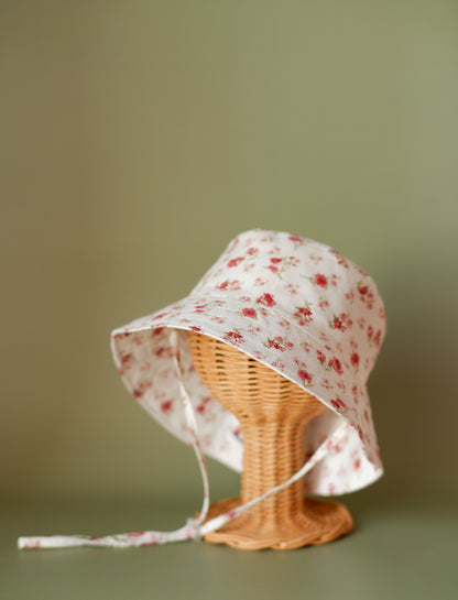 Pălărie "Floral Whisper"