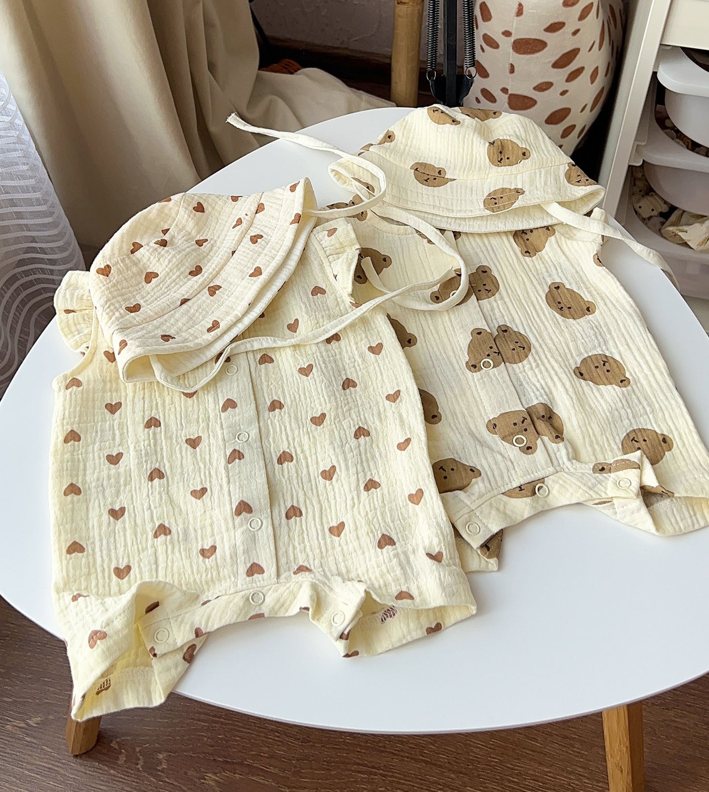 Set body cu pălărie – Teddy & Hearts