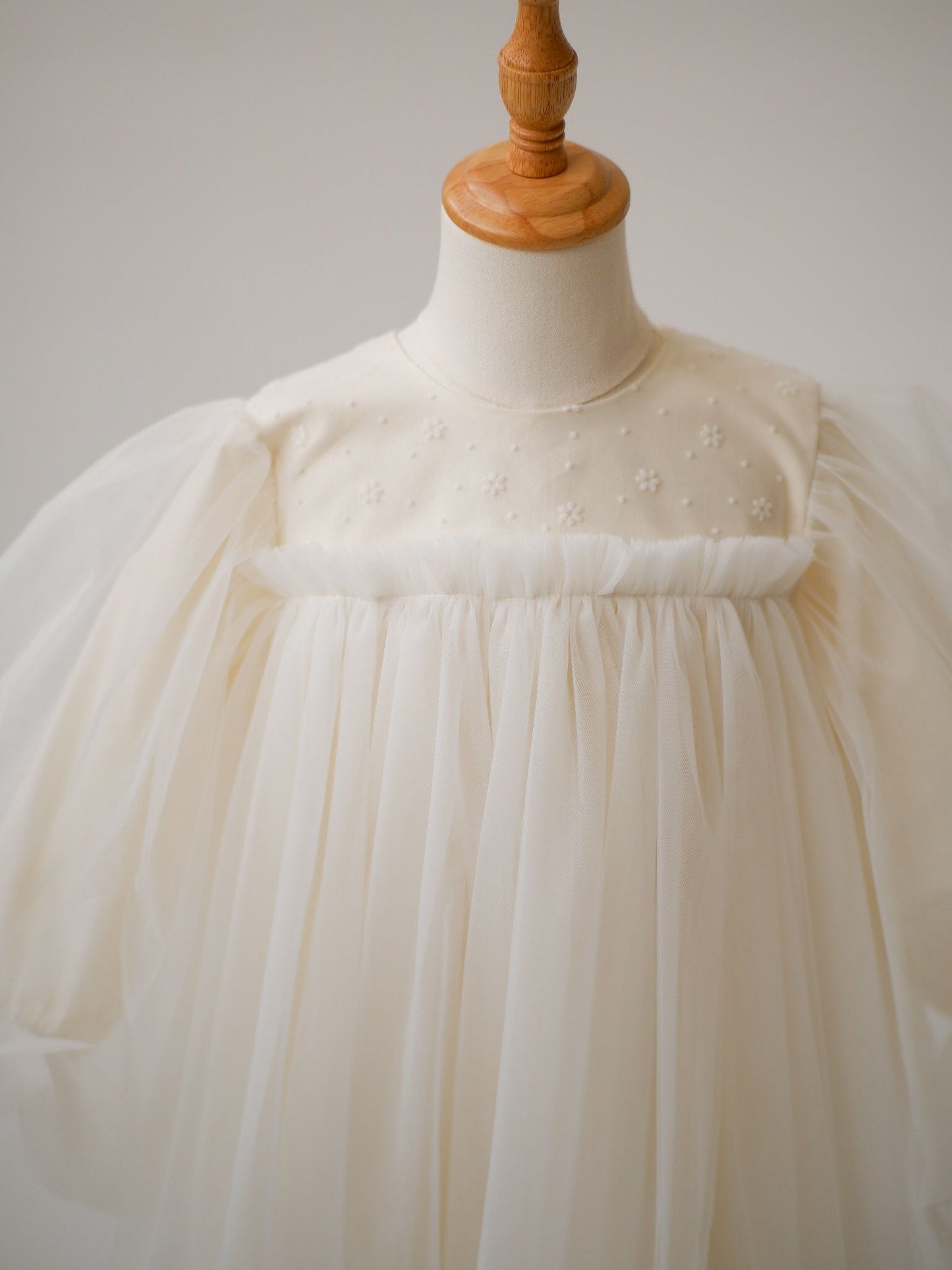 Rochița Amely – Ivory