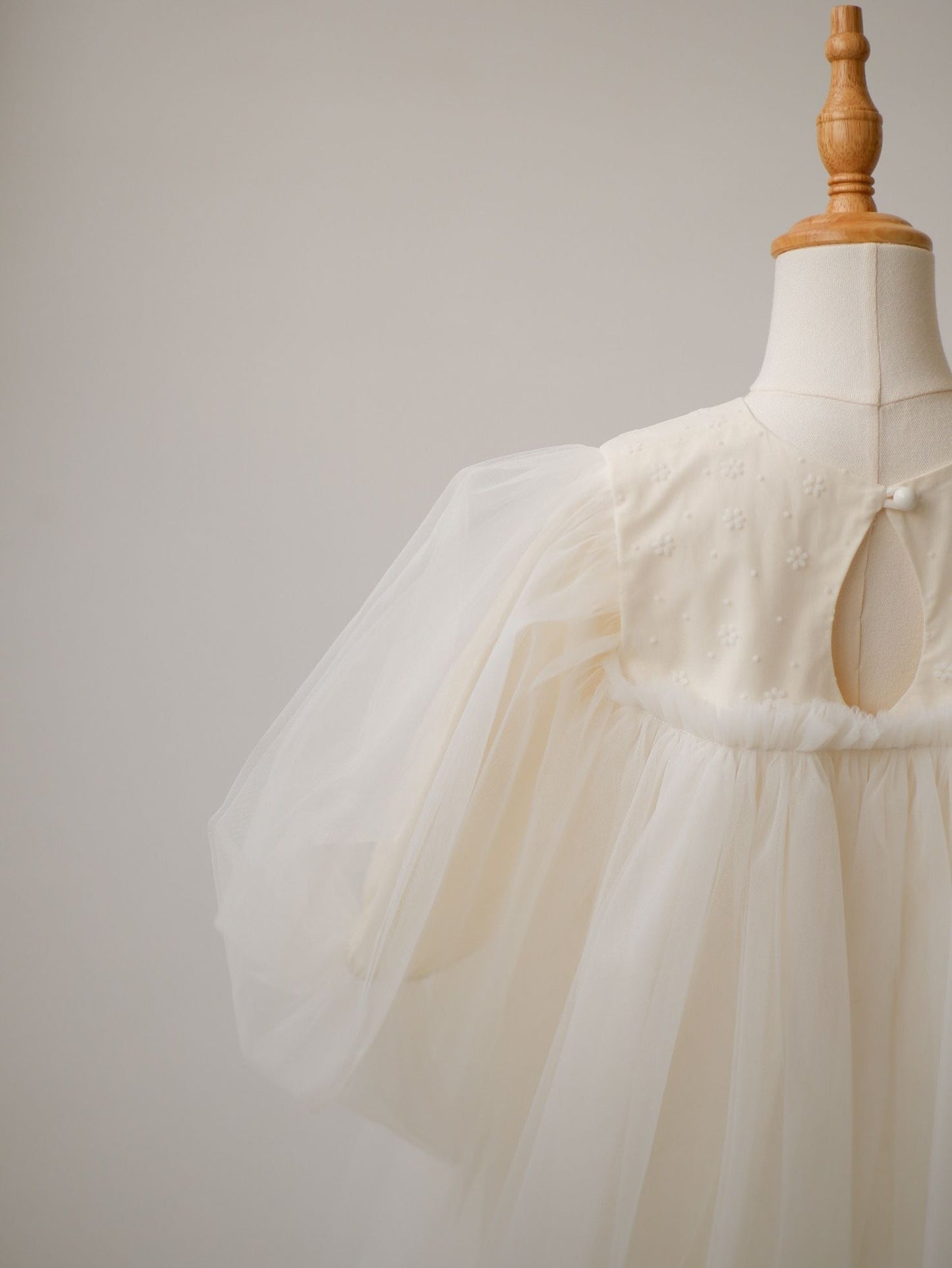 Rochița Amely – Ivory