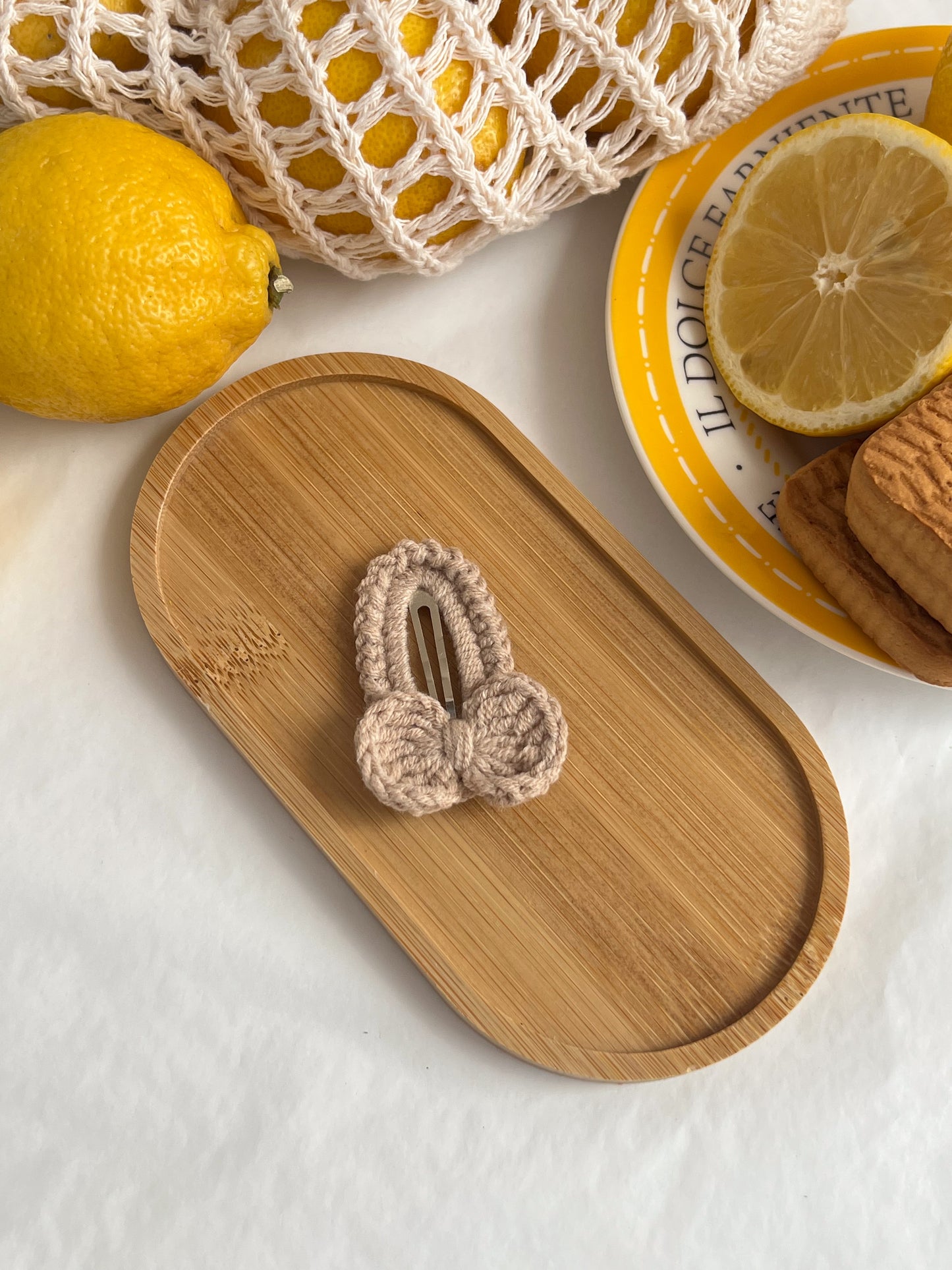 Agrafă 🎀 Fundiță Mică Croșetată – 5 Culori Vesele