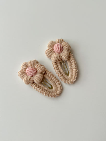 Clame croșetate - floricele pastelate