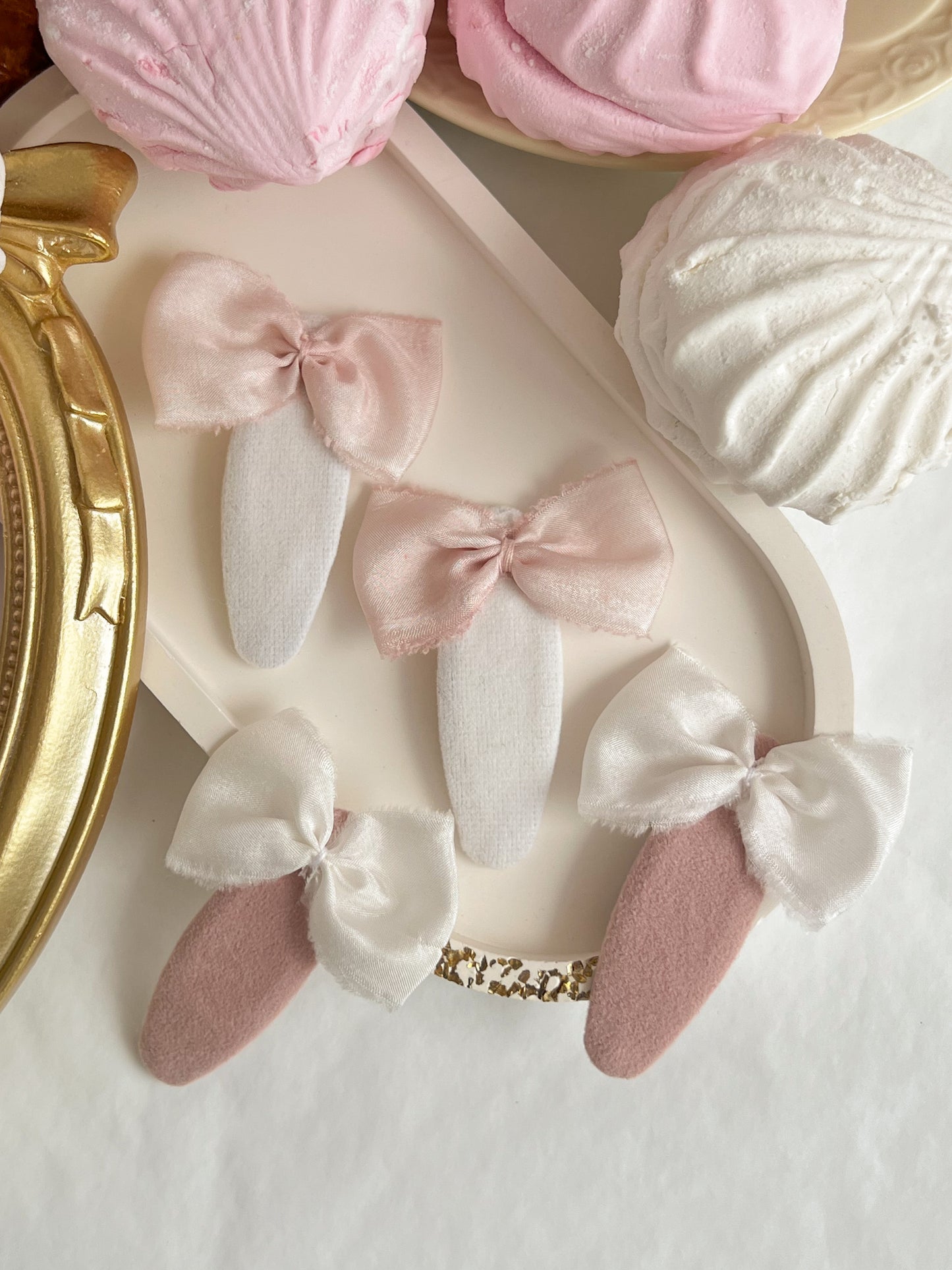 Clame „Silk Bow” — roz pudrat