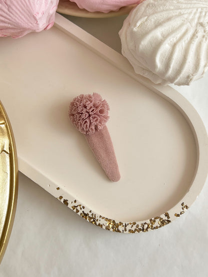 Clame „PomPom Velvet” — roz pudrat