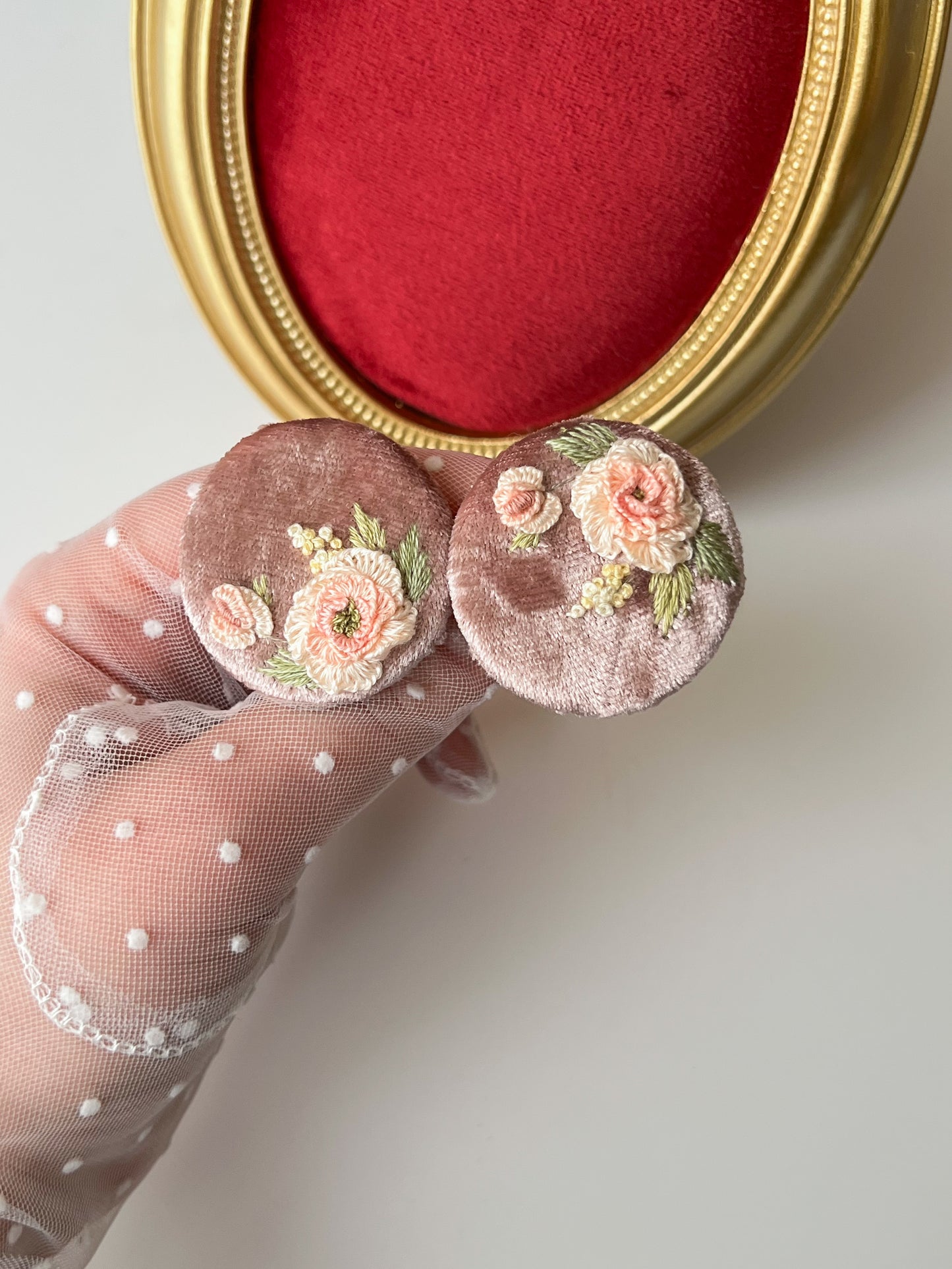 Rose Petal Bloom — Elastice cu broderie manuală