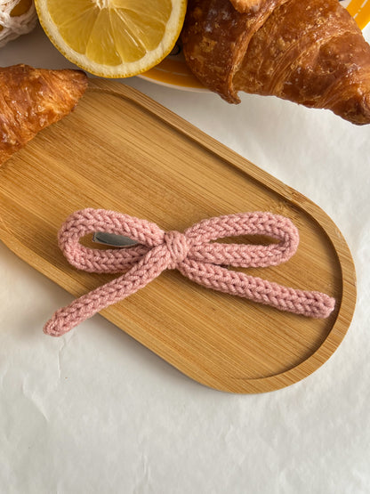 Clame „Bow” — fundiță croșetată