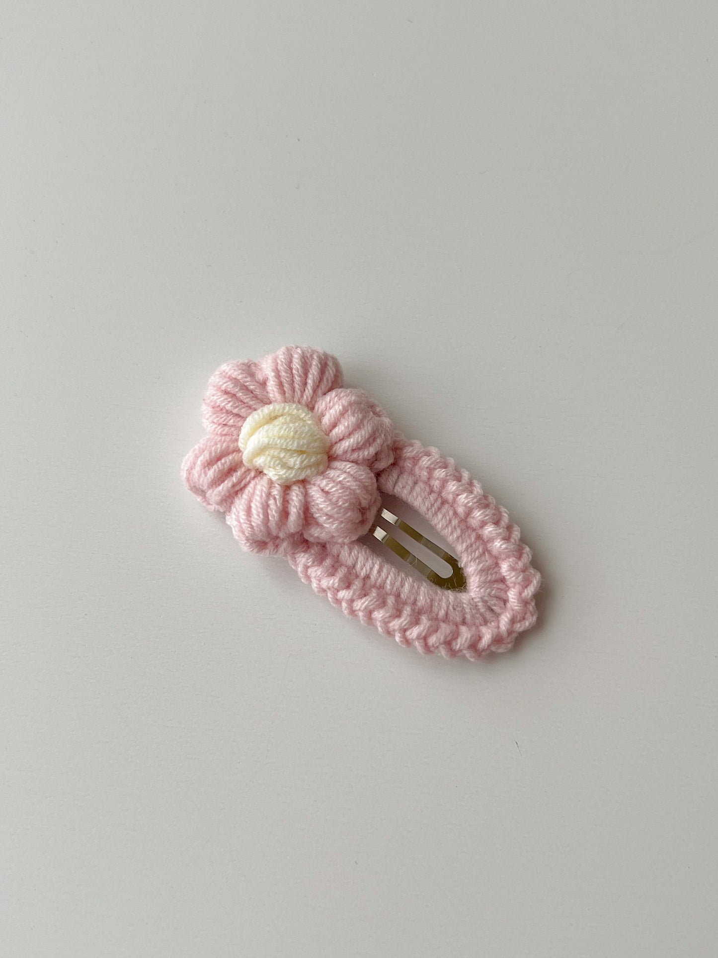 Clame croșetate - floricele pastelate