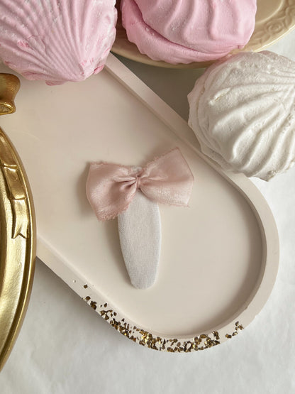 Clame „Silk Bow” — roz pudrat