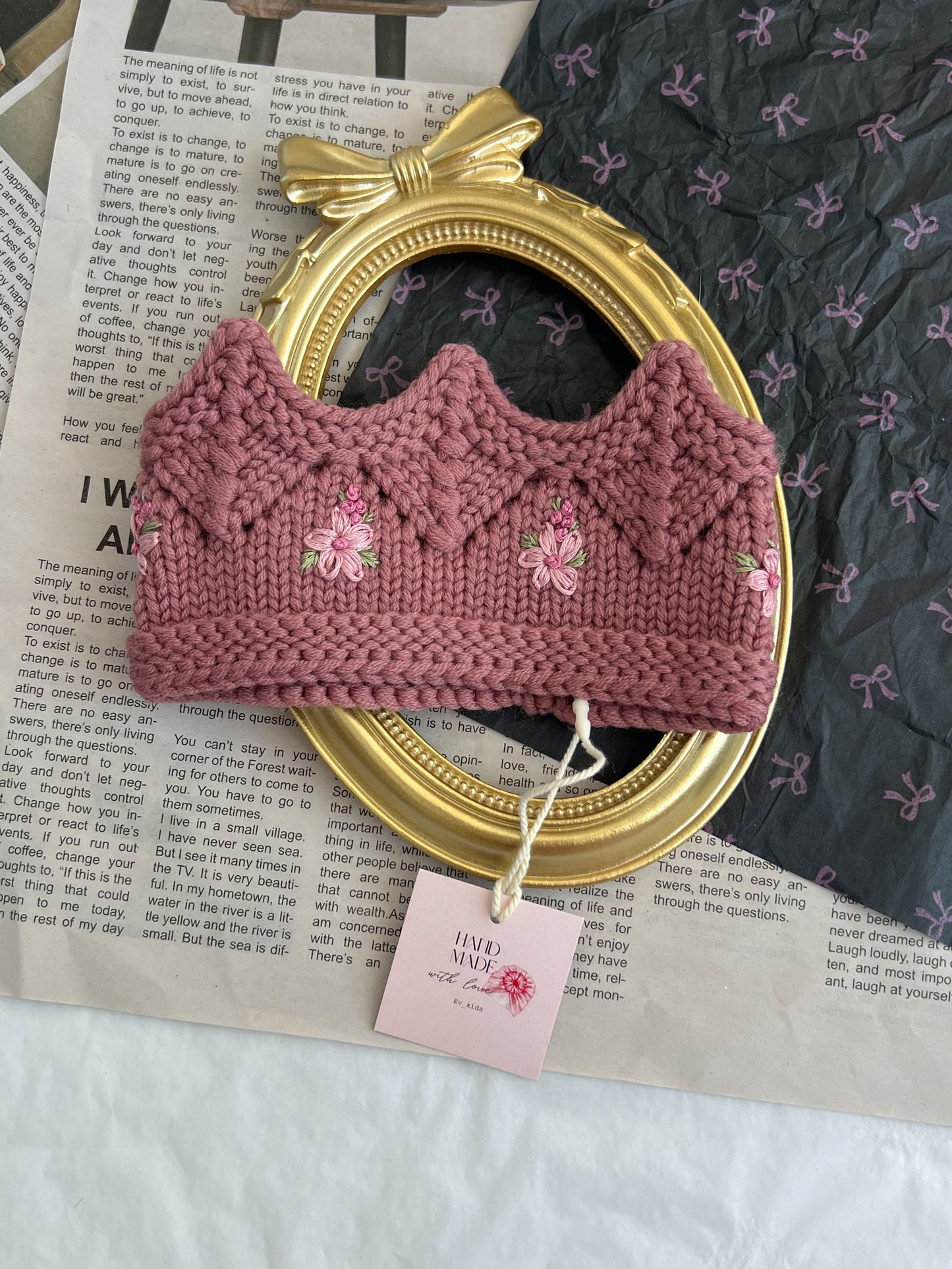 Bentiță tricotată manual tip Coroniță cu Broderie