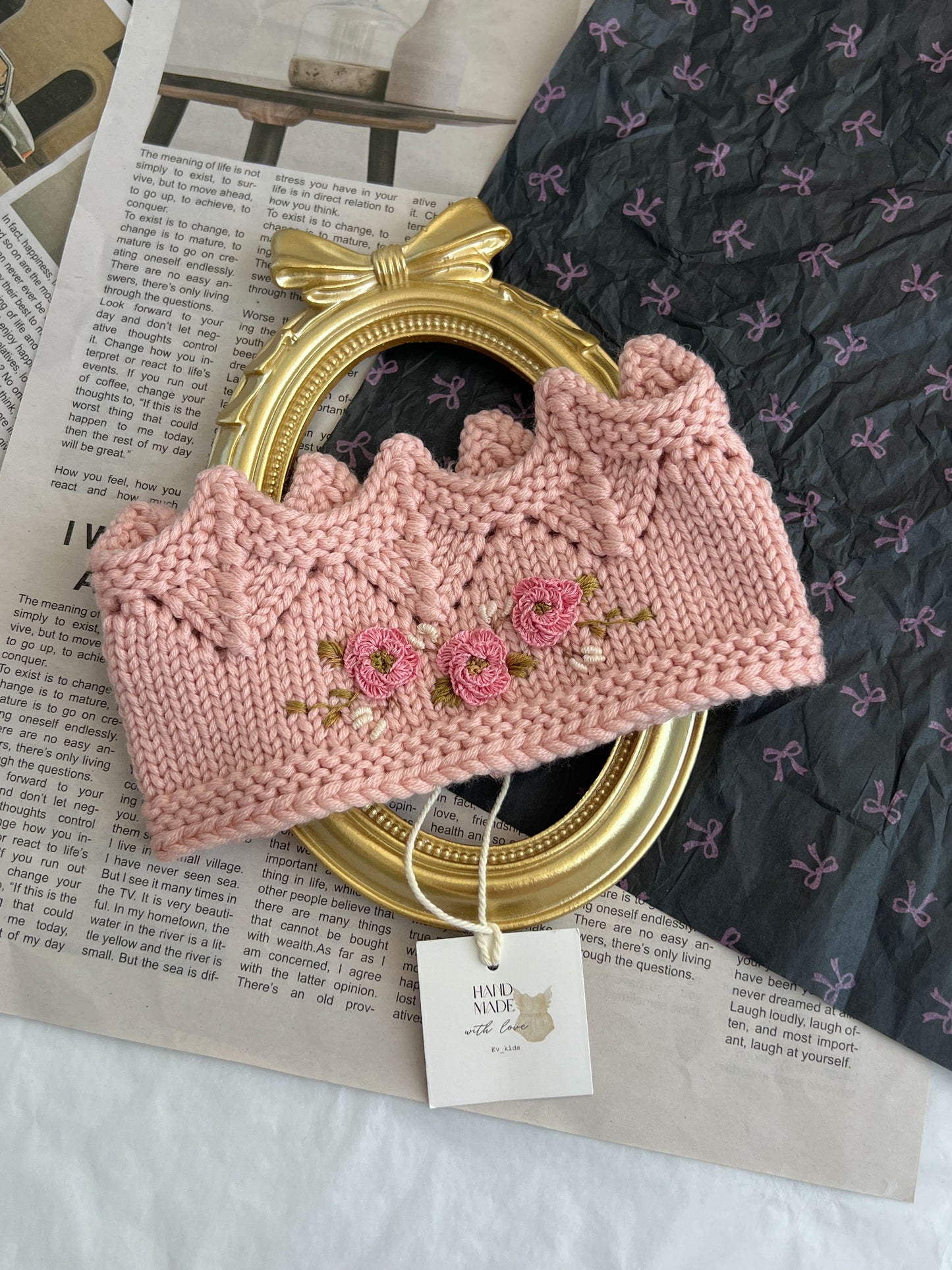 Bentiță tricotată manual tip Coroniță cu Broderie
