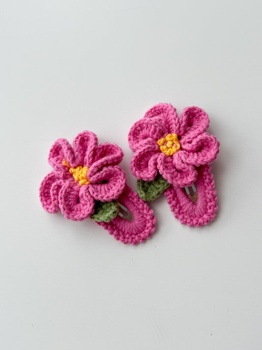 Clame croșetate - flori fucsia