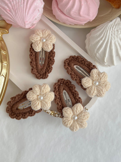 Cocoa Bloom — Agrafă Croșetată