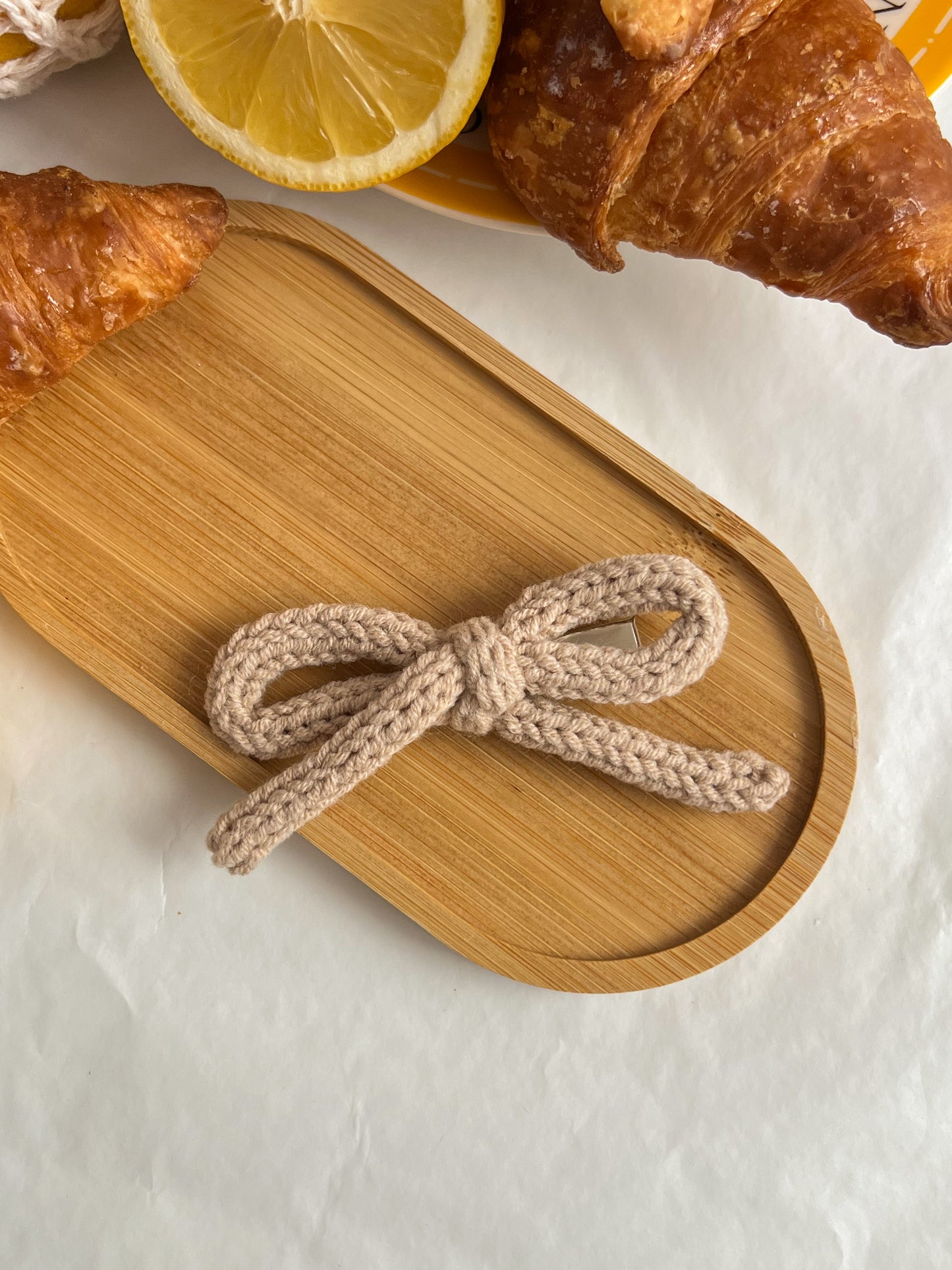 Clame „Bow” — fundiță croșetată