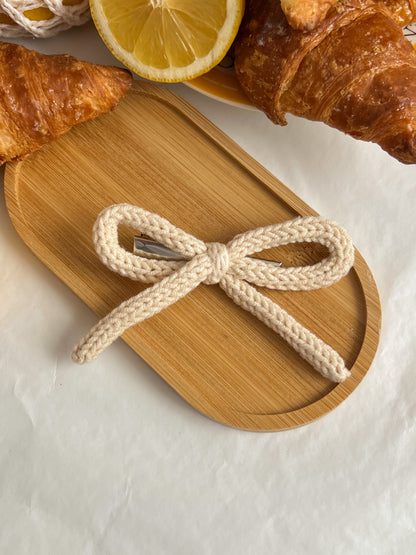 Clame „Bow” — fundiță croșetată