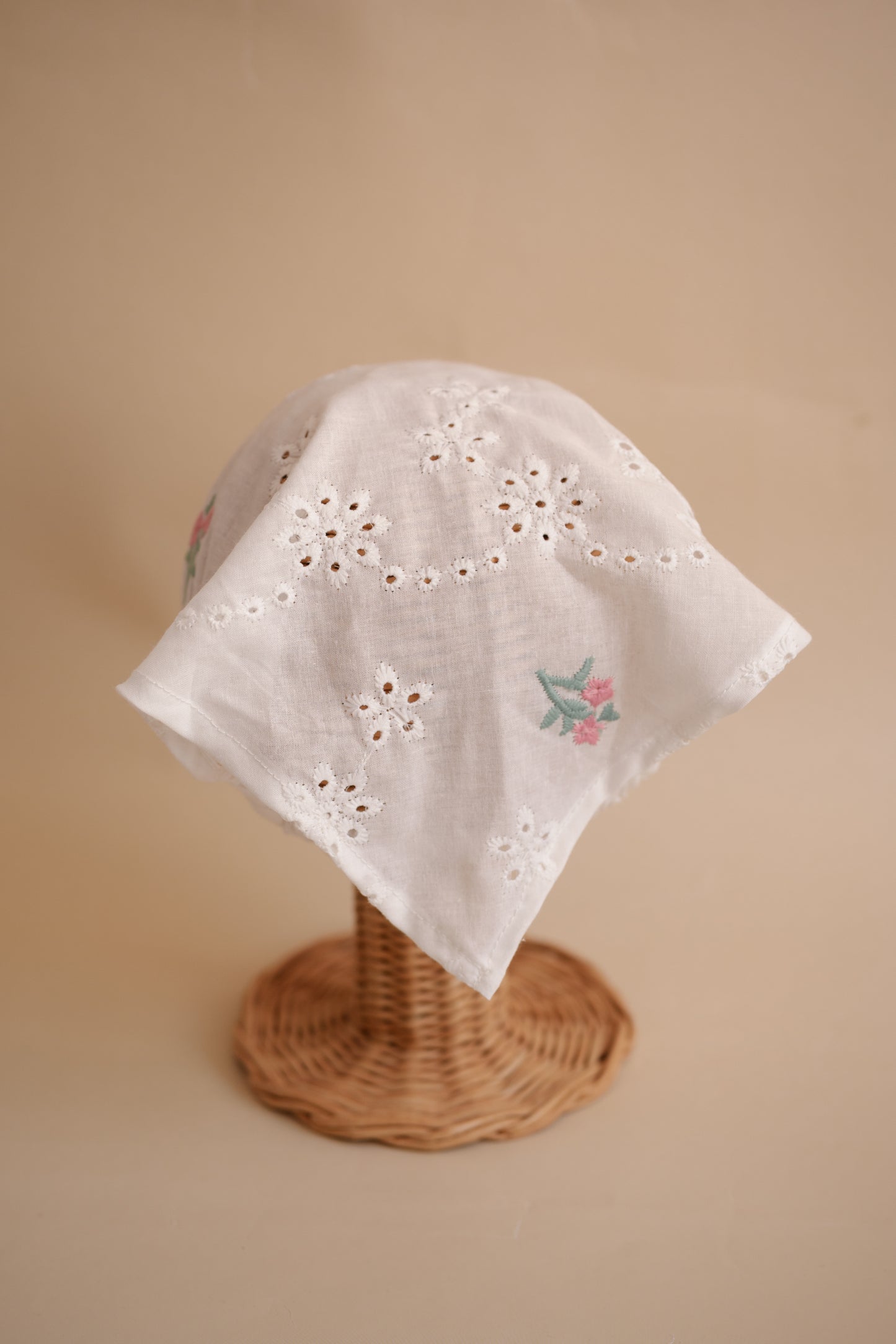 Batistă cu broderie rose