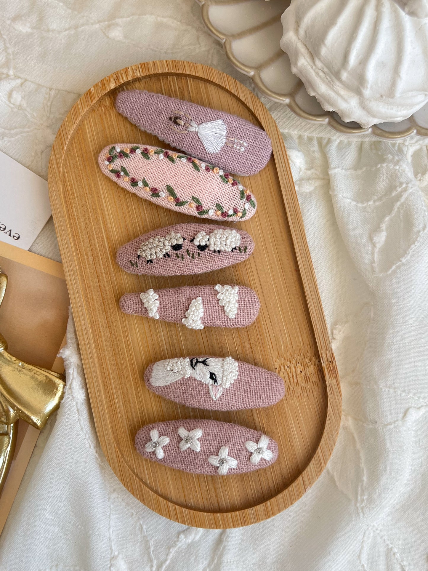 Agrafe Brodate — Blush Garden
