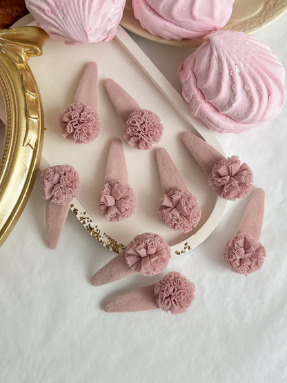 Clame „PomPom Velvet” — roz pudrat