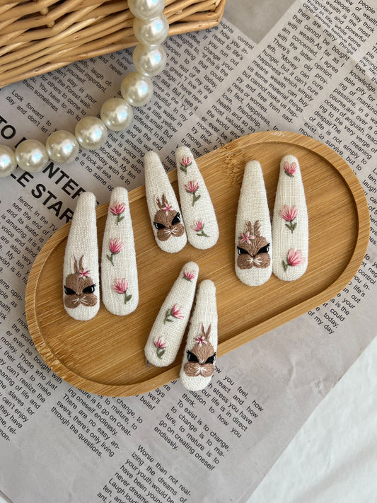 Clamă brodată «Bunny & Bloom»